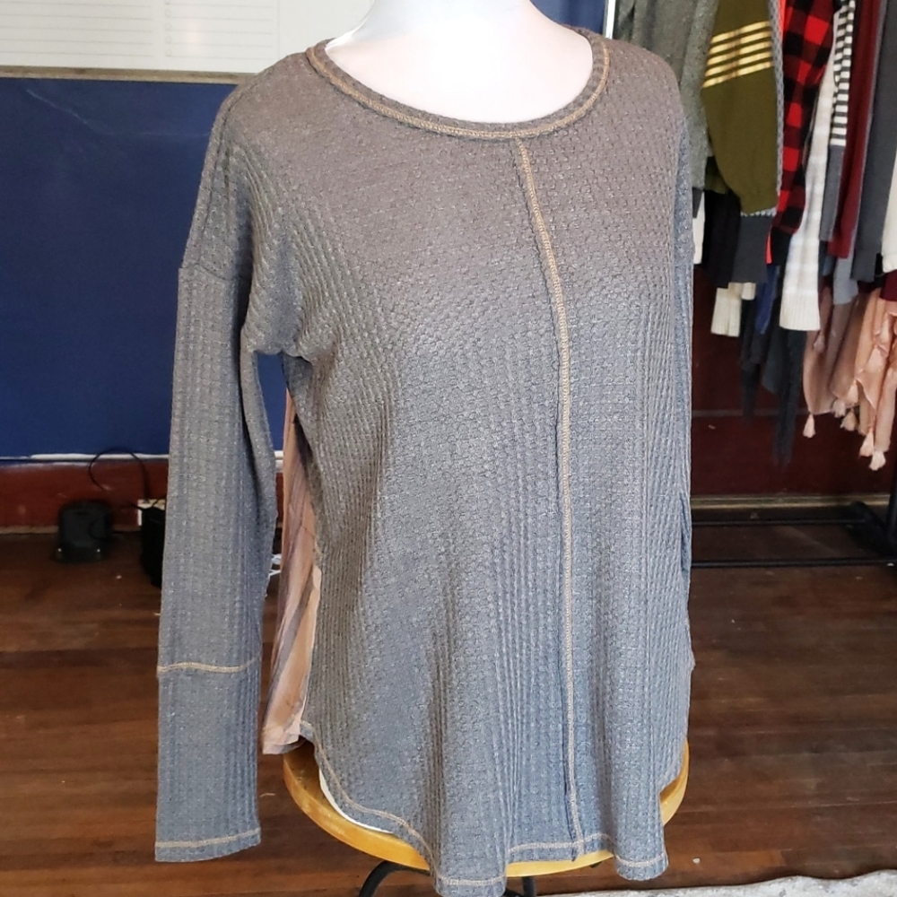 Mystree gray striped pink back thermal sweater size small